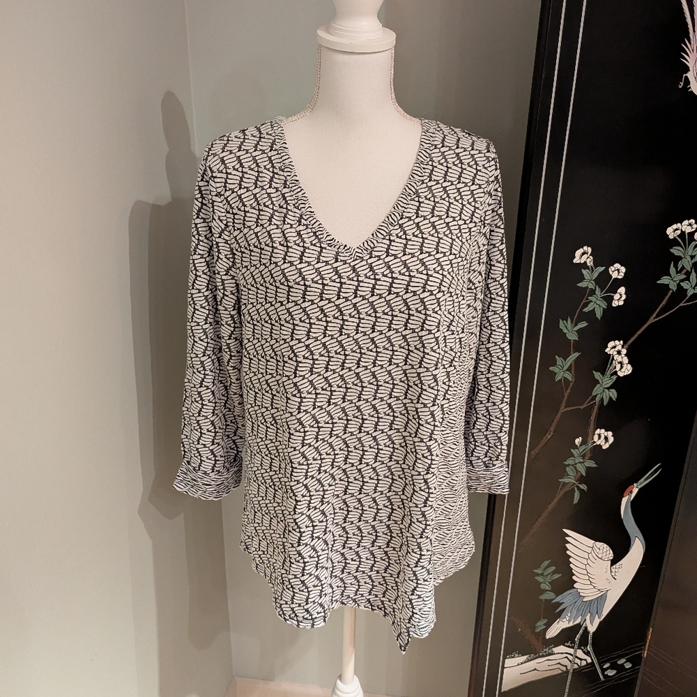 Habitat Ws Medium Loose Top White Black Puckered Knit Asymmetrical Hem 3/4SLV 79